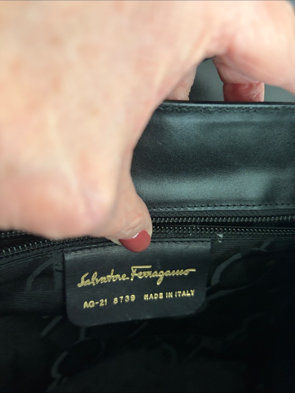 Vintage Ferragamo black Leather Top-Handle Crossbody Bag with Gold Hardware - Picture 7 of 7